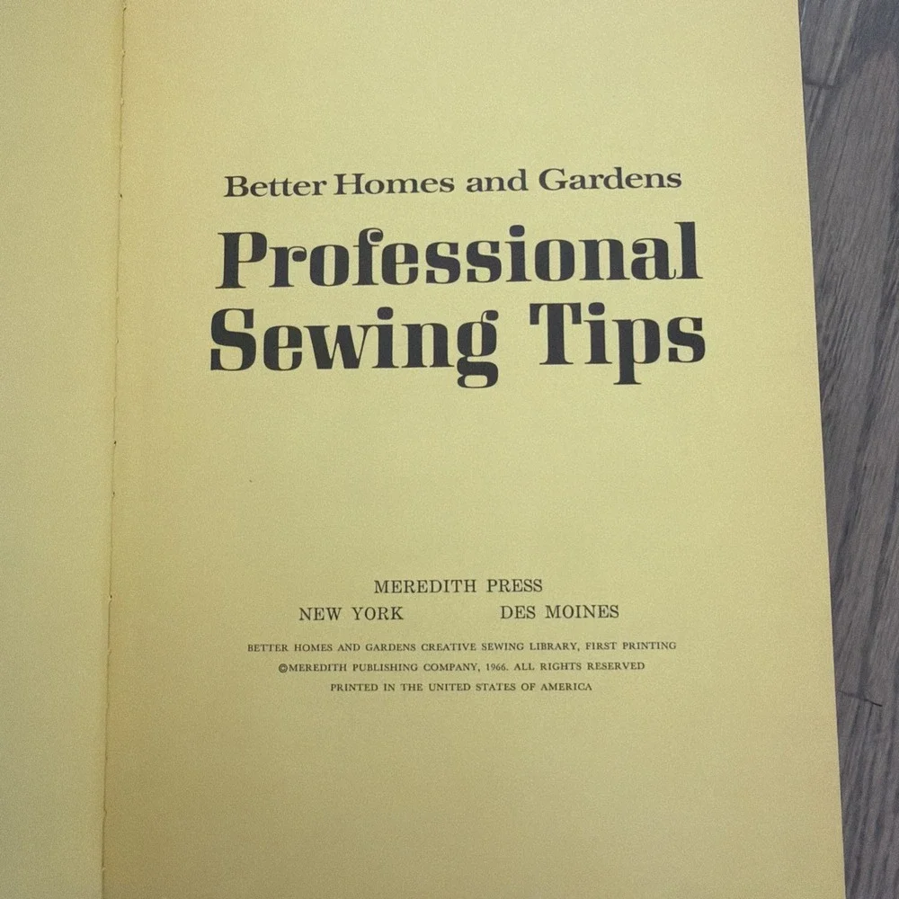 Better Homes and Gardens PROFESSIONAL SEWING TIPS HC 62pg 1966 1st Printing